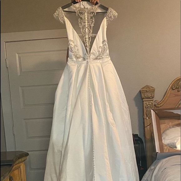 Ivory Wedding Gown with detachable half skirt - Picture 8 of 8